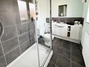 En-suite- click for photo gallery